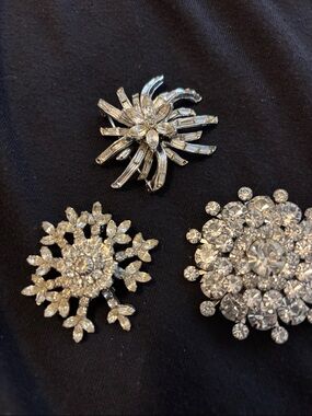 Clear Crystal Floral Brooch Set - Elegant Silver-Tone Sparkle